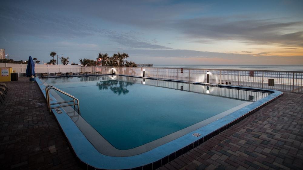 Comfort Inn & Suites Daytona Beach Oceanfront Exterior foto